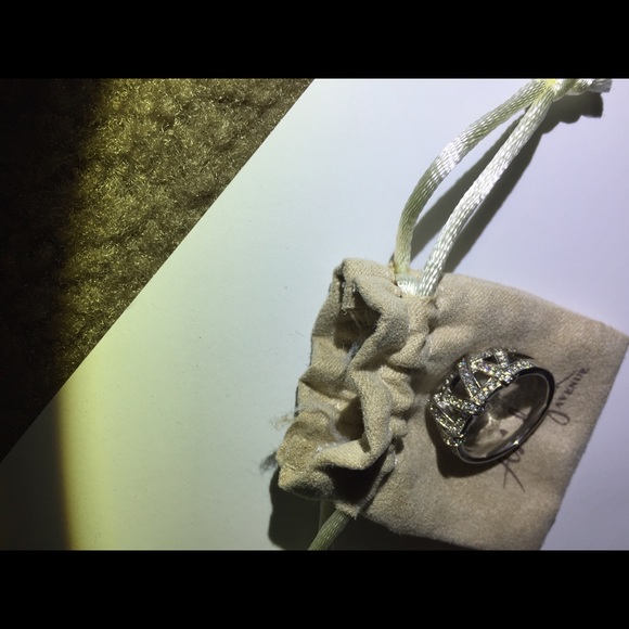 White gold plated size 8 ring - Picture 7 of 8